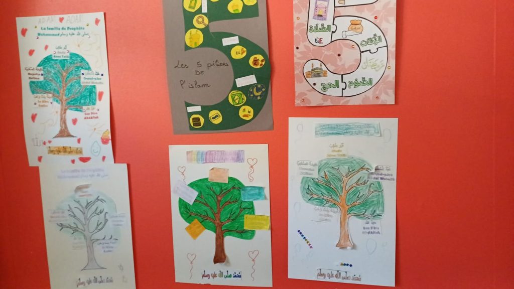 Dessins des 5 piliers de l'islam par les enfants de l'école